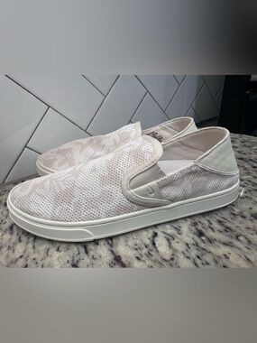 OluKai women’s pehuea pika/white Slip-On Casual Shoes